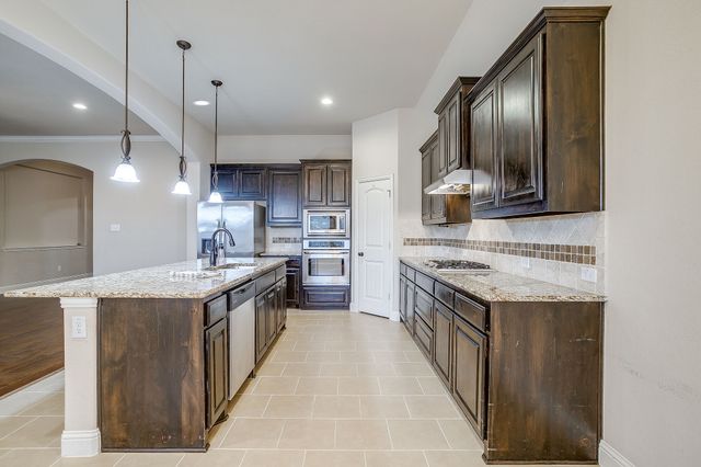 200 Hawks Ridge Trail, Burleson, TX 76028