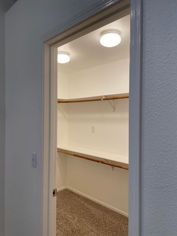 989 Laguna Drive, Lemoore, CA 93245