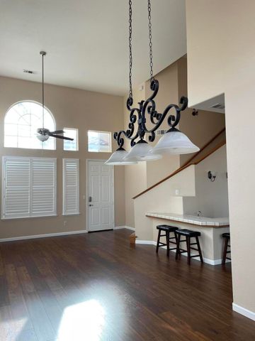 989 Laguna Drive, Lemoore, CA 93245