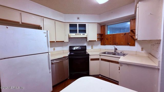 1455 BEGONIA Street, Atlantic Beach, FL 32233