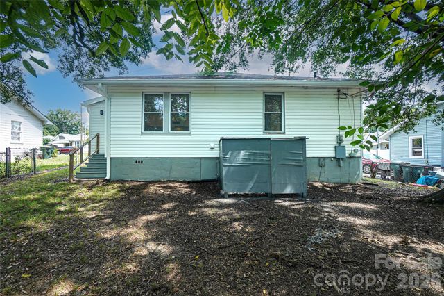 1113 W 5th Avenue, Gastonia, NC 28052