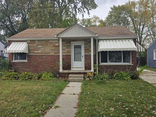 22459 Daniels Street, Saint Clair Shores, MI 48081