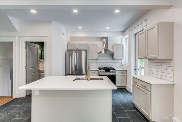 2280 Highland Avenue, Norwood, OH 45212