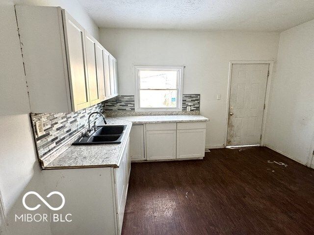 2202 Woodlawn Avenue, Indianapolis, IN 46203