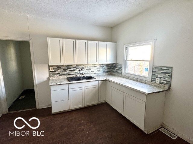 2202 Woodlawn Avenue, Indianapolis, IN 46203