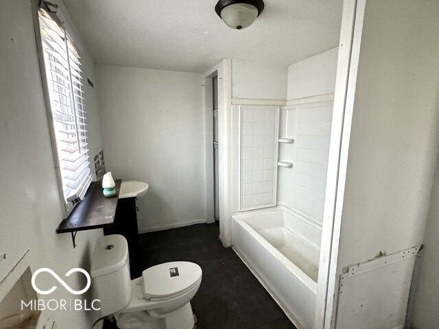 2202 Woodlawn Avenue, Indianapolis, IN 46203