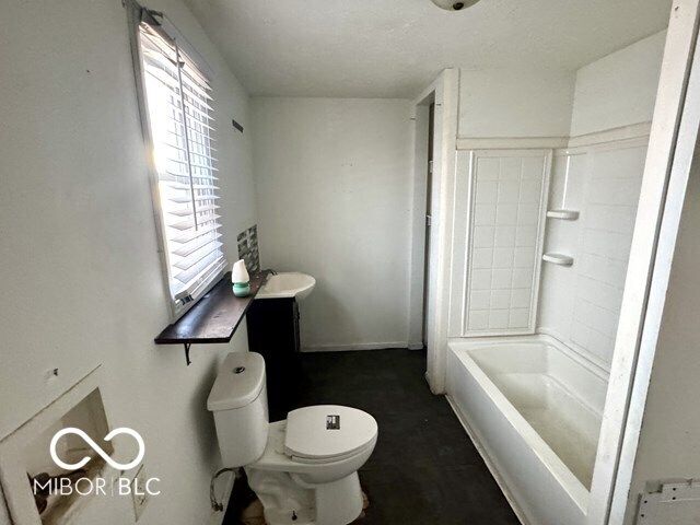 2202 Woodlawn Avenue, Indianapolis, IN 46203