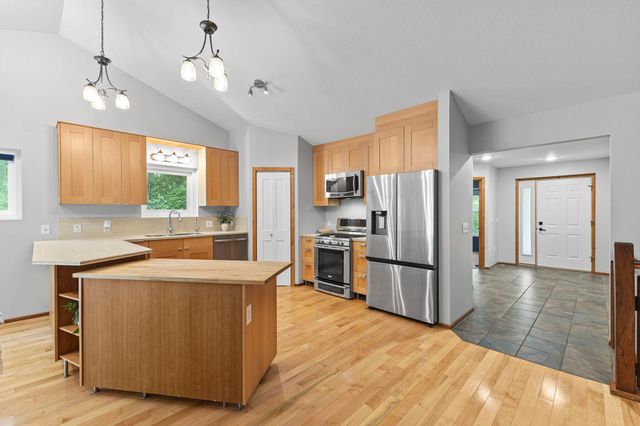 13593 Embry Way, Apple Valley, MN 55124