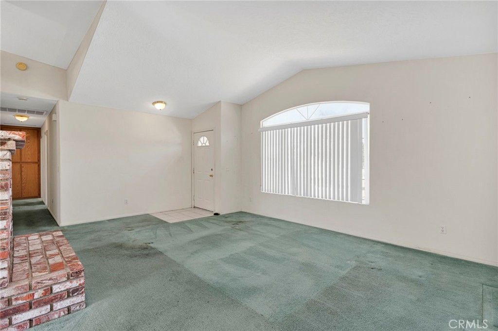 Image 10 of property listing at 7335 Dayton, Hesperia, CA 92345