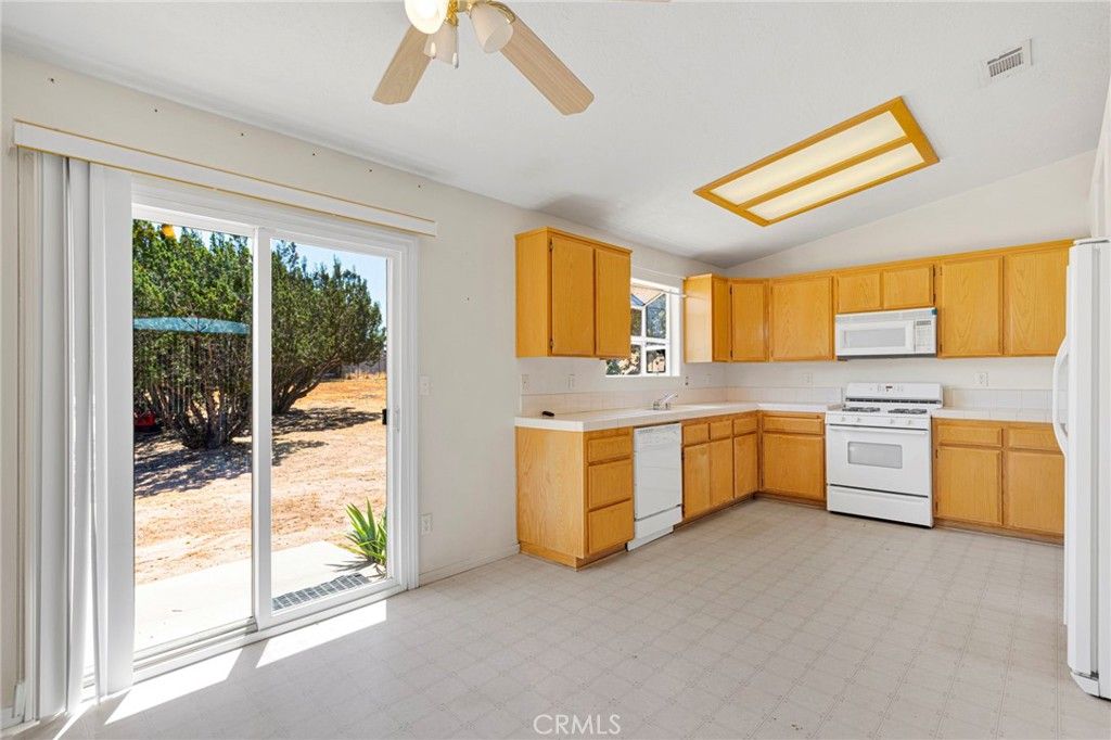 Image 13 of property listing at 7335 Dayton, Hesperia, CA 92345