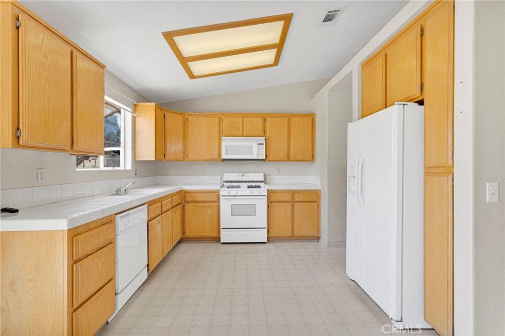 Image 15 of property listing at 7335 Dayton, Hesperia, CA 92345