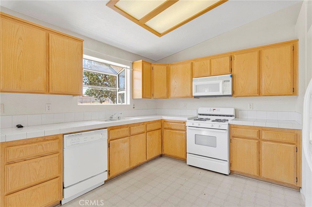 Image 16 of property listing at 7335 Dayton, Hesperia, CA 92345