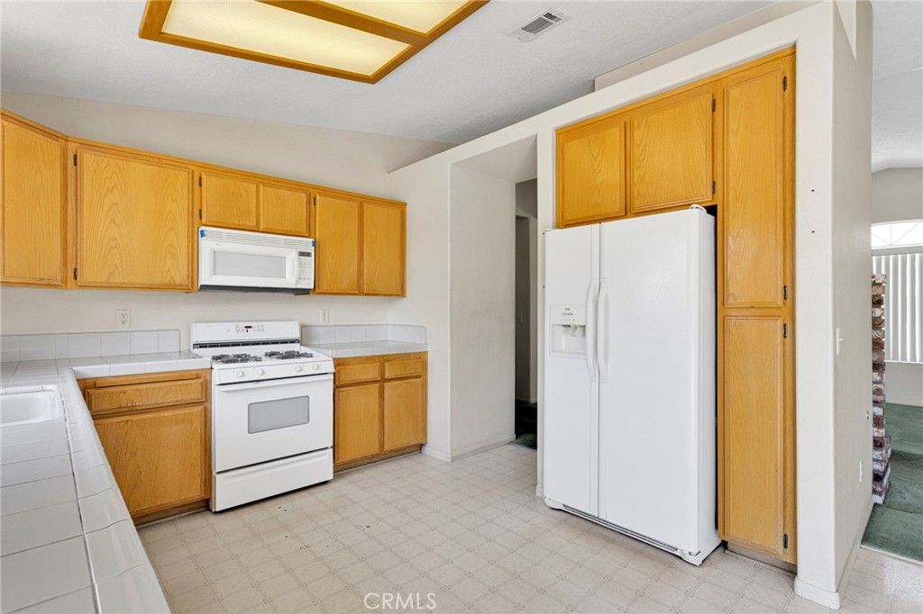 Image 17 of property listing at 7335 Dayton, Hesperia, CA 92345