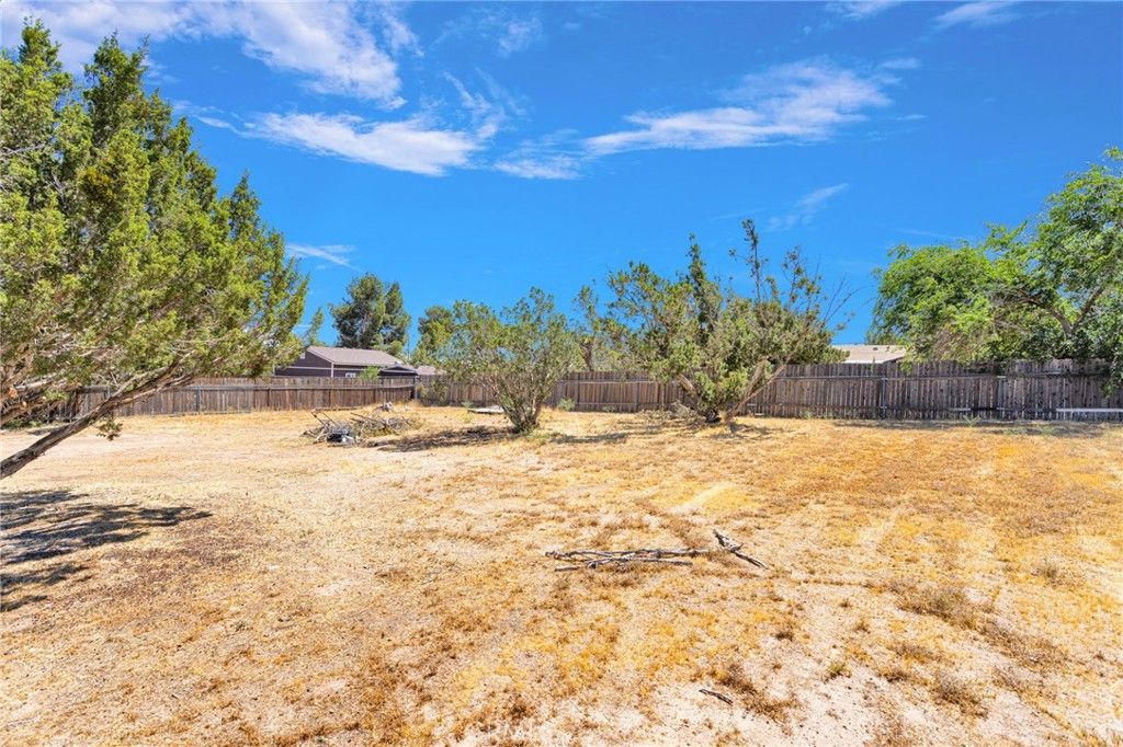 Image 32 of property listing at 7335 Dayton, Hesperia, CA 92345