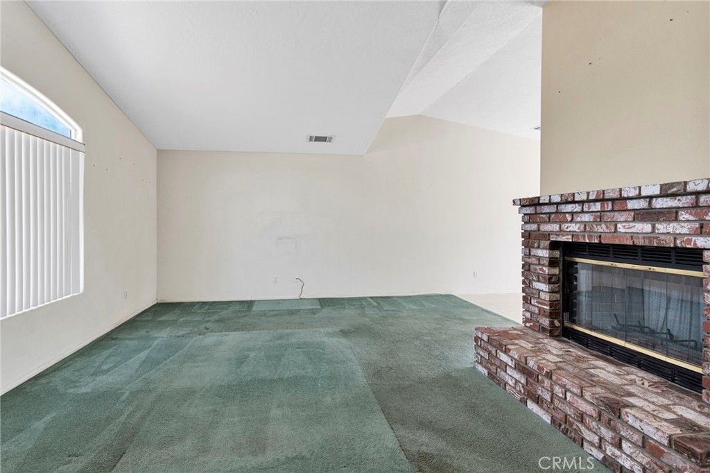 Image 7 of property listing at 7335 Dayton, Hesperia, CA 92345