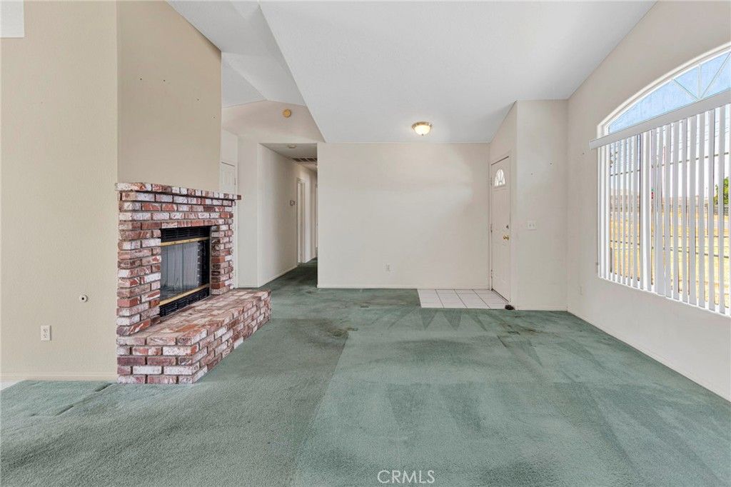 Image 9 of property listing at 7335 Dayton, Hesperia, CA 92345