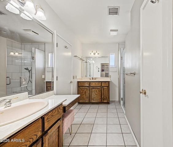 1251 N GILBERT Road, Mesa, AZ 85203