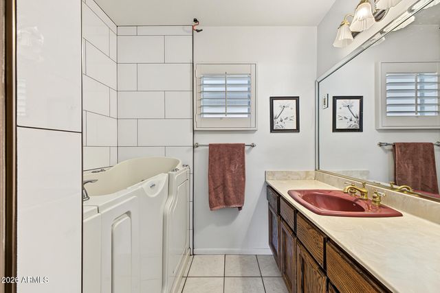 1251 N GILBERT Road, Mesa, AZ 85203