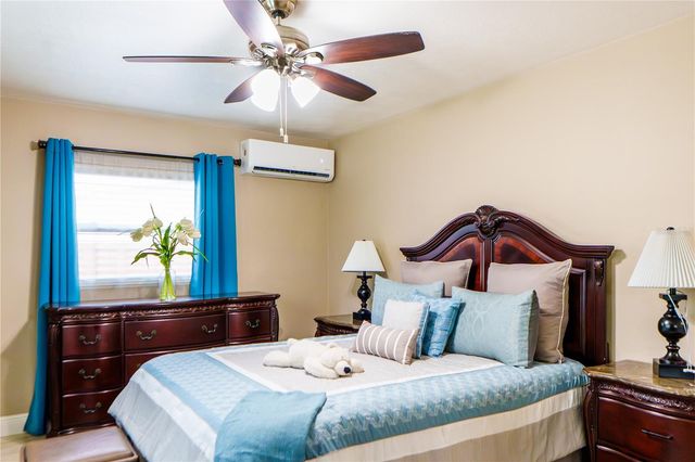 4350 37TH AVENUE N, St Petersburg, FL 33713