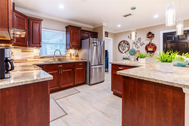 4350 37TH AVENUE N, St Petersburg, FL 33713