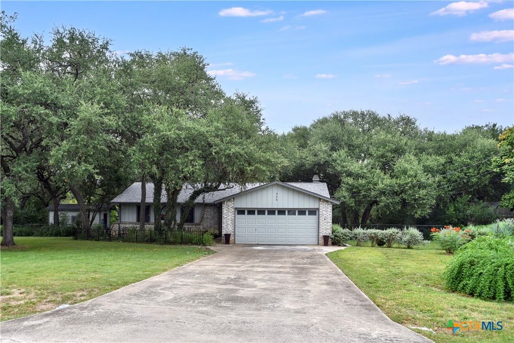 306 Deerwood Drive, San Marcos, TX 78666