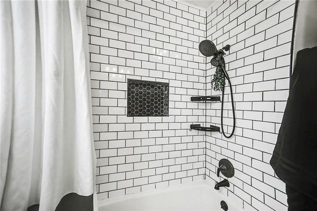 10016 N Cherry Drive, Kansas City, MO 64155