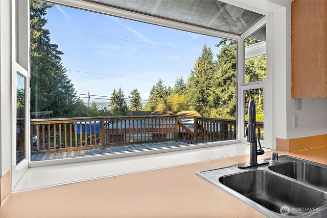 5432 Pineridge Court NE, Bremerton, WA 98311