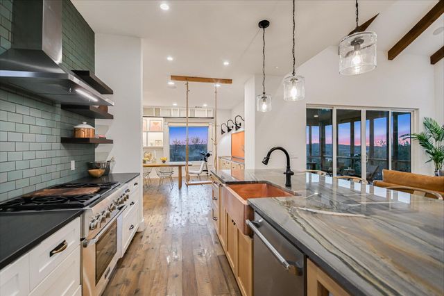 211 Ronay DR, Spicewood, TX 78669