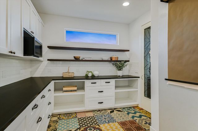 211 Ronay DR, Spicewood, TX 78669