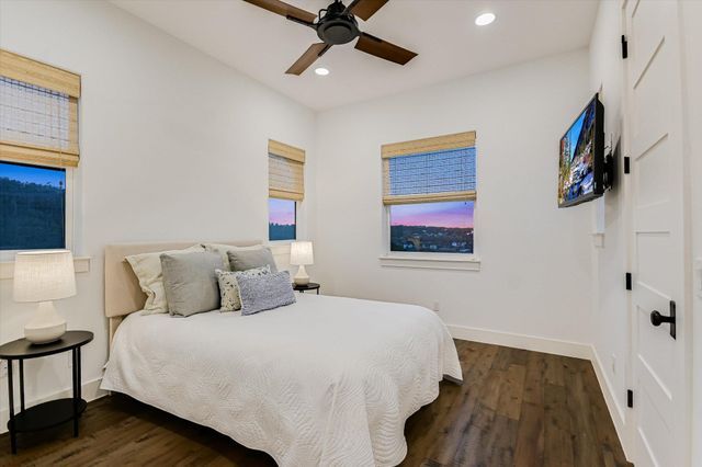 211 Ronay DR, Spicewood, TX 78669