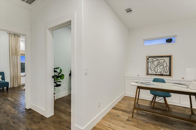 211 Ronay DR, Spicewood, TX 78669