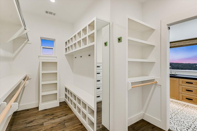 211 Ronay DR, Spicewood, TX 78669