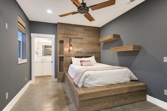 211 Ronay DR, Spicewood, TX 78669