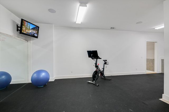 211 Ronay DR, Spicewood, TX 78669