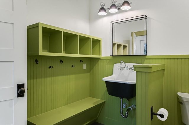 211 Ronay DR, Spicewood, TX 78669