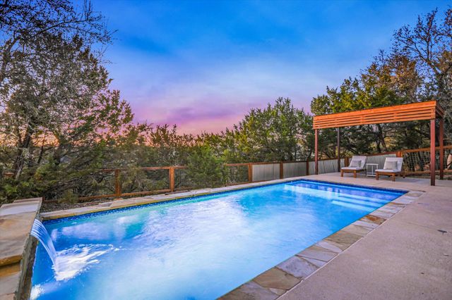 211 Ronay DR, Spicewood, TX 78669