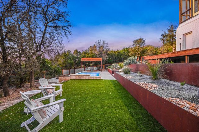 211 Ronay DR, Spicewood, TX 78669