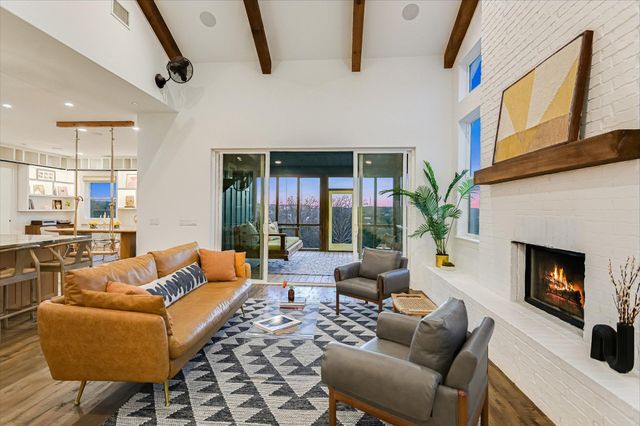 211 Ronay DR, Spicewood, TX 78669