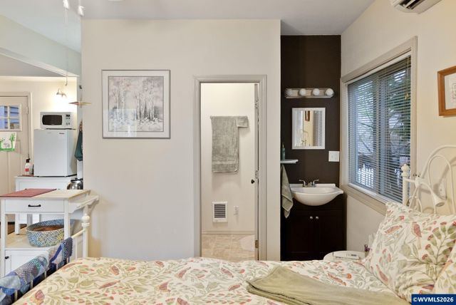 292 17th St SE, Salem, OR 97301