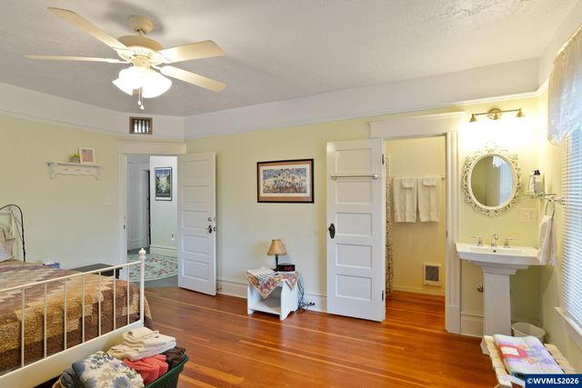 292 17th St SE, Salem, OR 97301