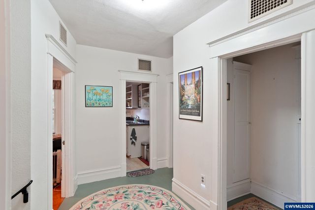 292 17th St SE, Salem, OR 97301