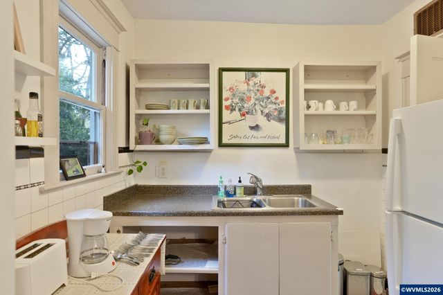 292 17th St SE, Salem, OR 97301