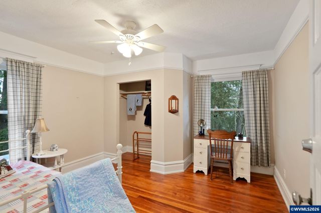 292 17th St SE, Salem, OR 97301