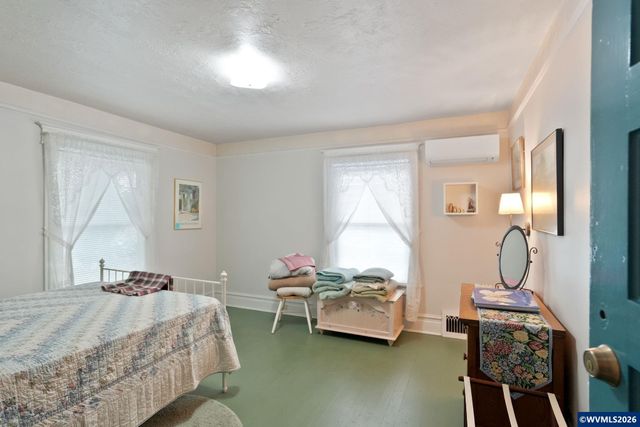 292 17th St SE, Salem, OR 97301