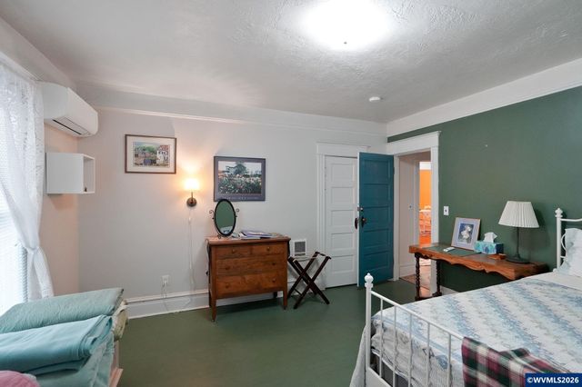 292 17th St SE, Salem, OR 97301