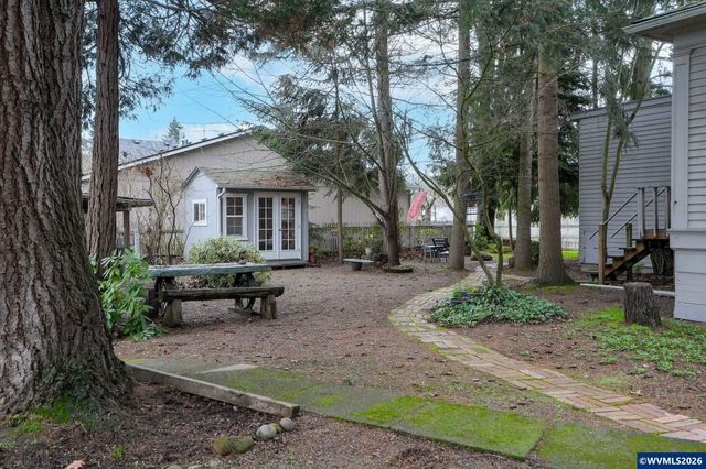 292 17th St SE, Salem, OR 97301