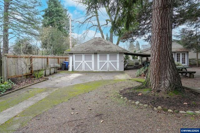 292 17th St SE, Salem, OR 97301