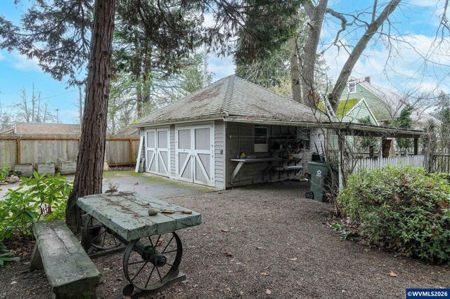 292 17th St SE, Salem, OR 97301