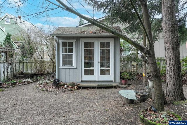 292 17th St SE, Salem, OR 97301