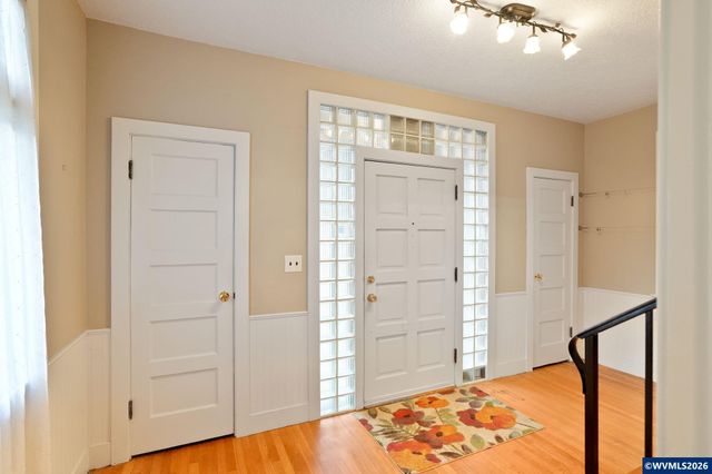 292 17th St SE, Salem, OR 97301